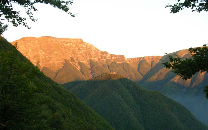 Il Corno alle Scale fotografato all’alba dal rifugio 